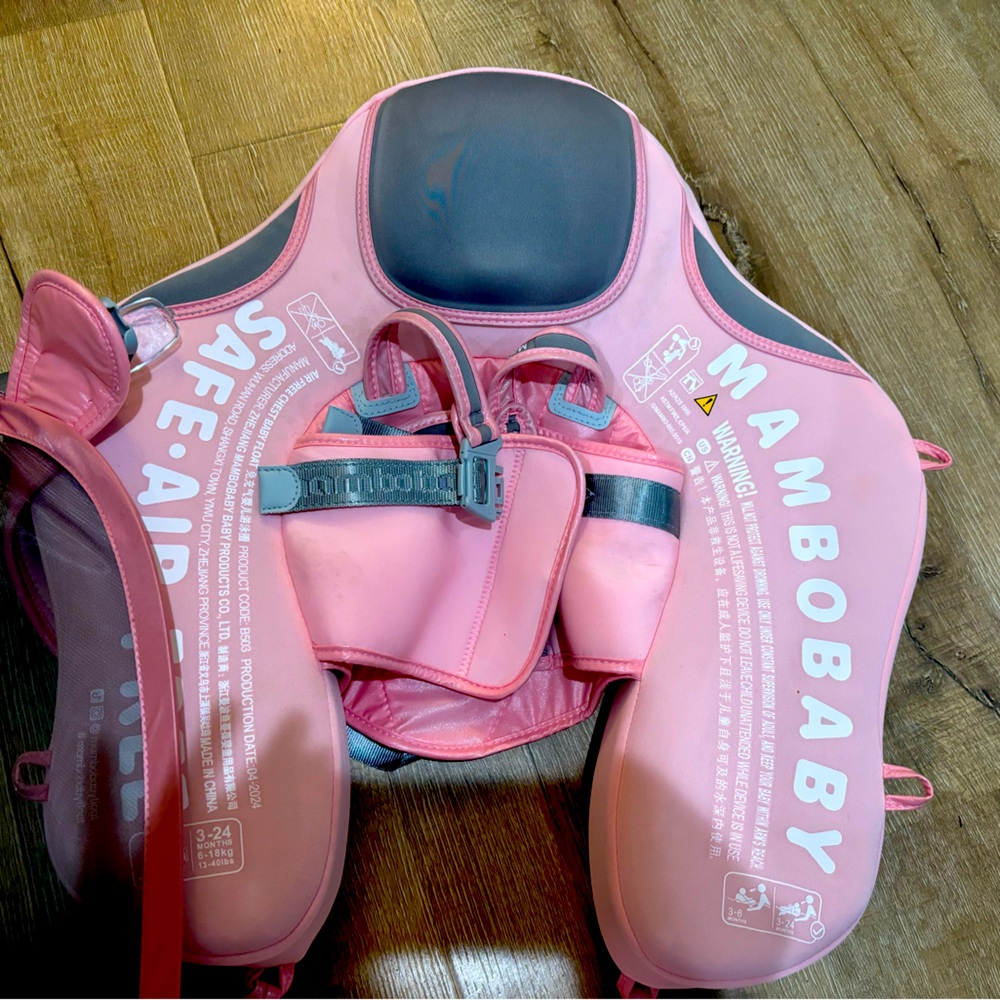 Mambobaby float, used once and baby doesn’t want it anymore